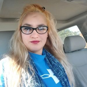 Meet your Posher, Yanet